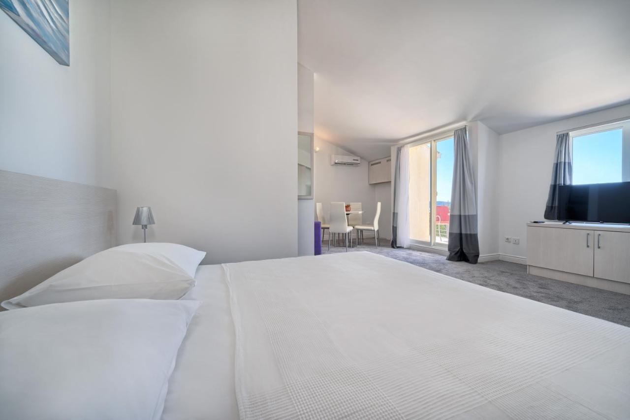 Hotel Aqua - Guest Rooms & Suites Kaštela Exteriér fotografie
